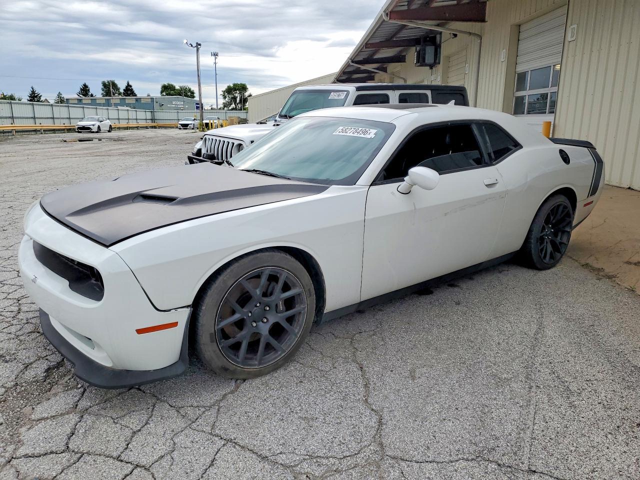 2016 Dodge Challenger R - zdjęcie główne