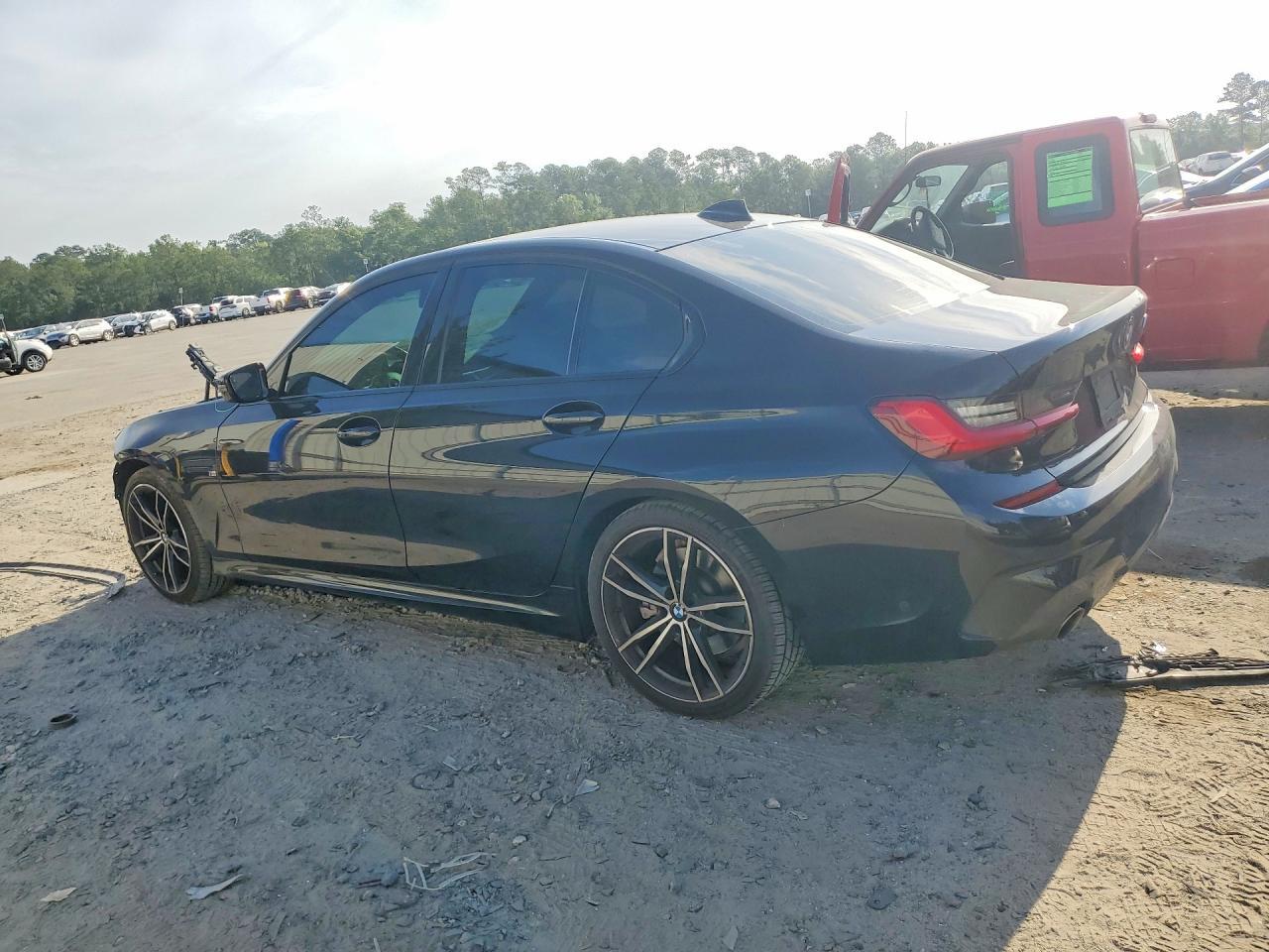 2021 BMW 330I - zdjęcie 2