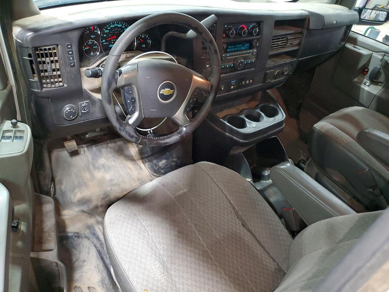 2017 Chevrolet Express G2500 - zdjęcie 8