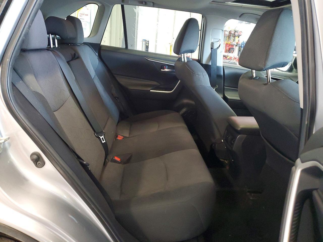 2021 Toyota Rav4 Xle - zdjęcie 11