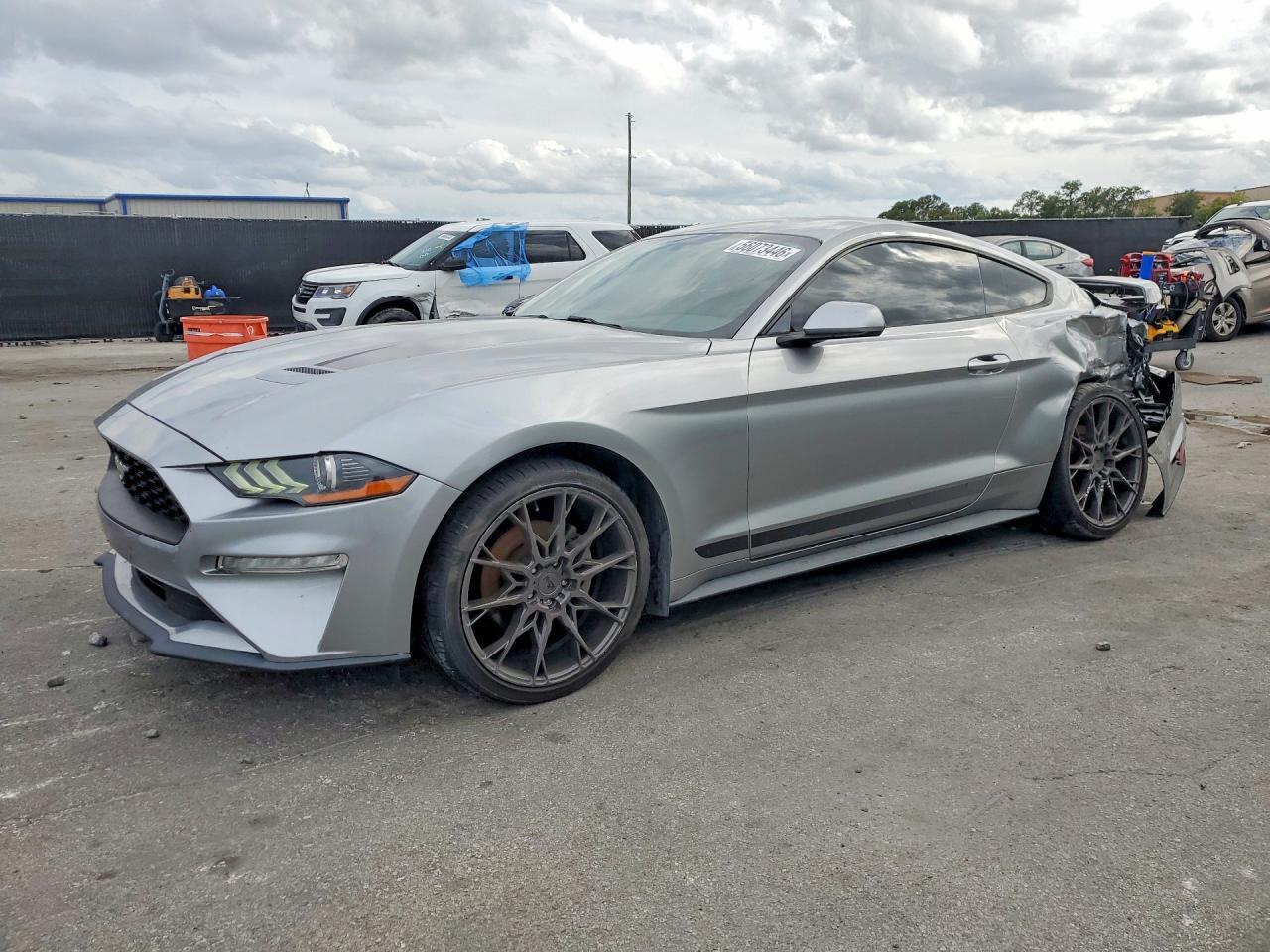 2020 Ford Mustang - zdjęcie główne
