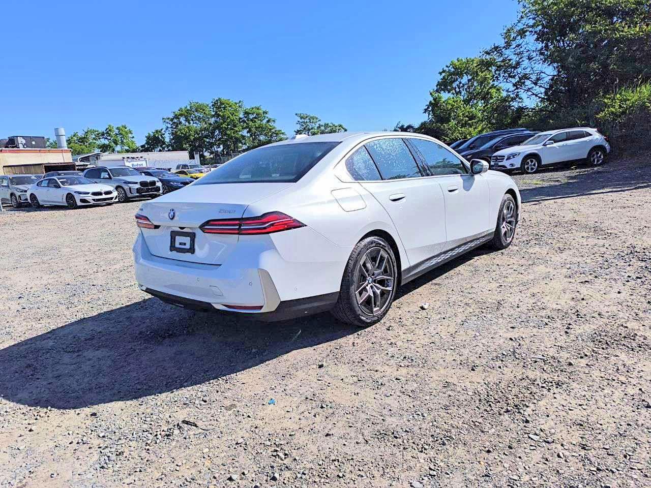 2026 BMW 530 Xi - zdjęcie 4