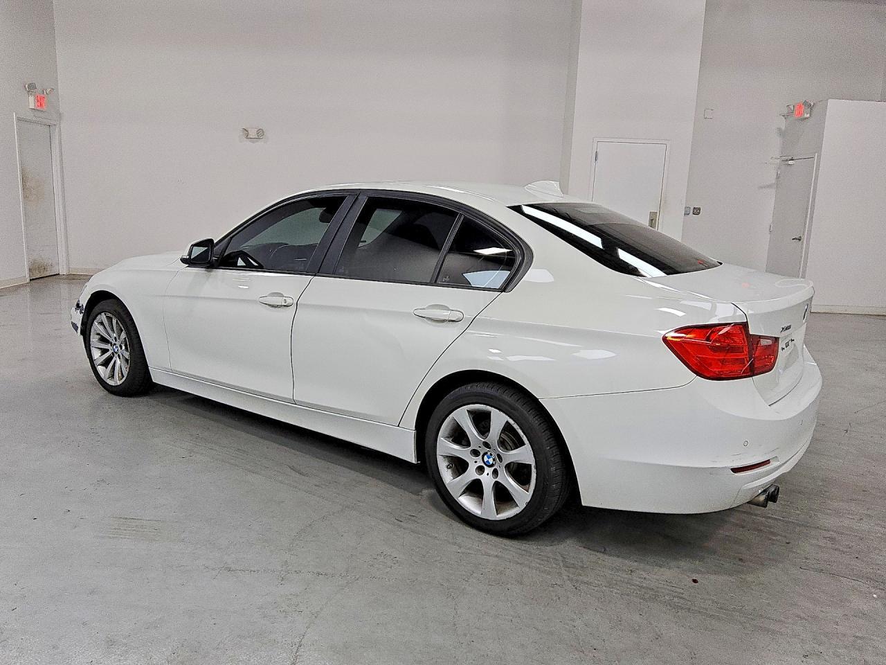 2015 BMW Seria 3 328i - zdjęcie 2