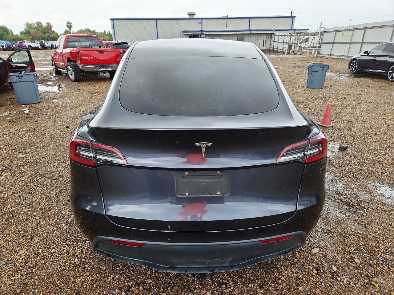 2024 Tesla Model Y - zdjęcie 6