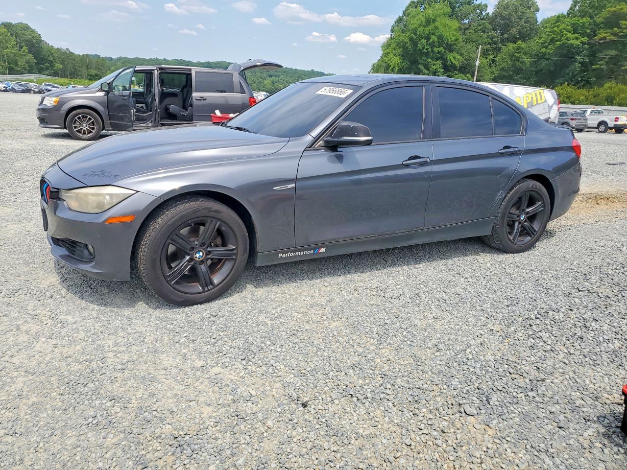 2013 BMW Seria 3 328i - zdjęcie główne