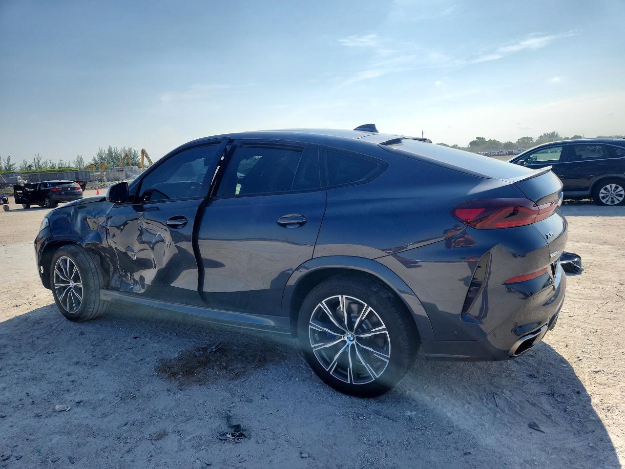 2022 BMW X6 M50I - zdjęcie 2