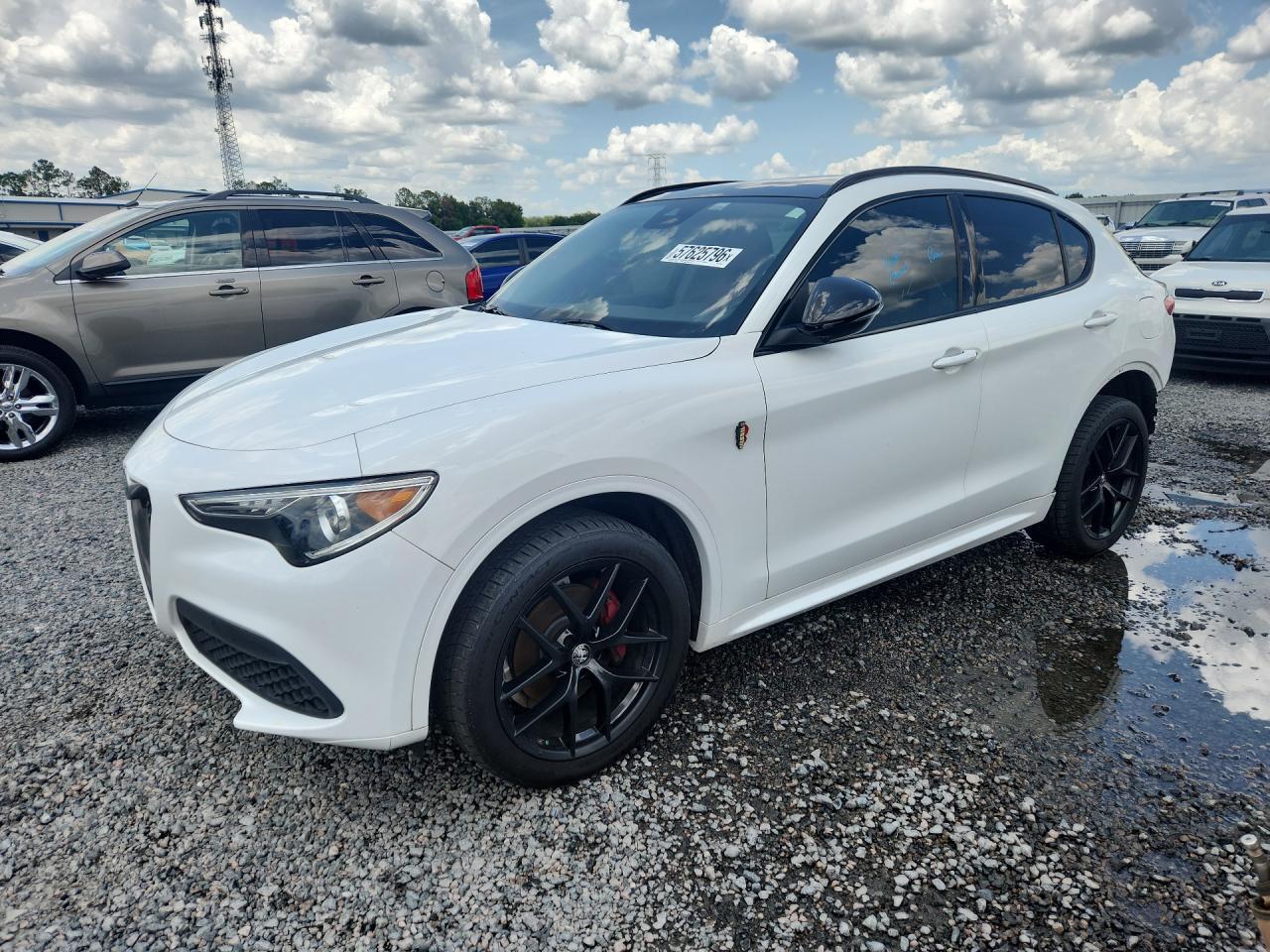 2020 Alfa Romeo Stelvio - zdjęcie główne