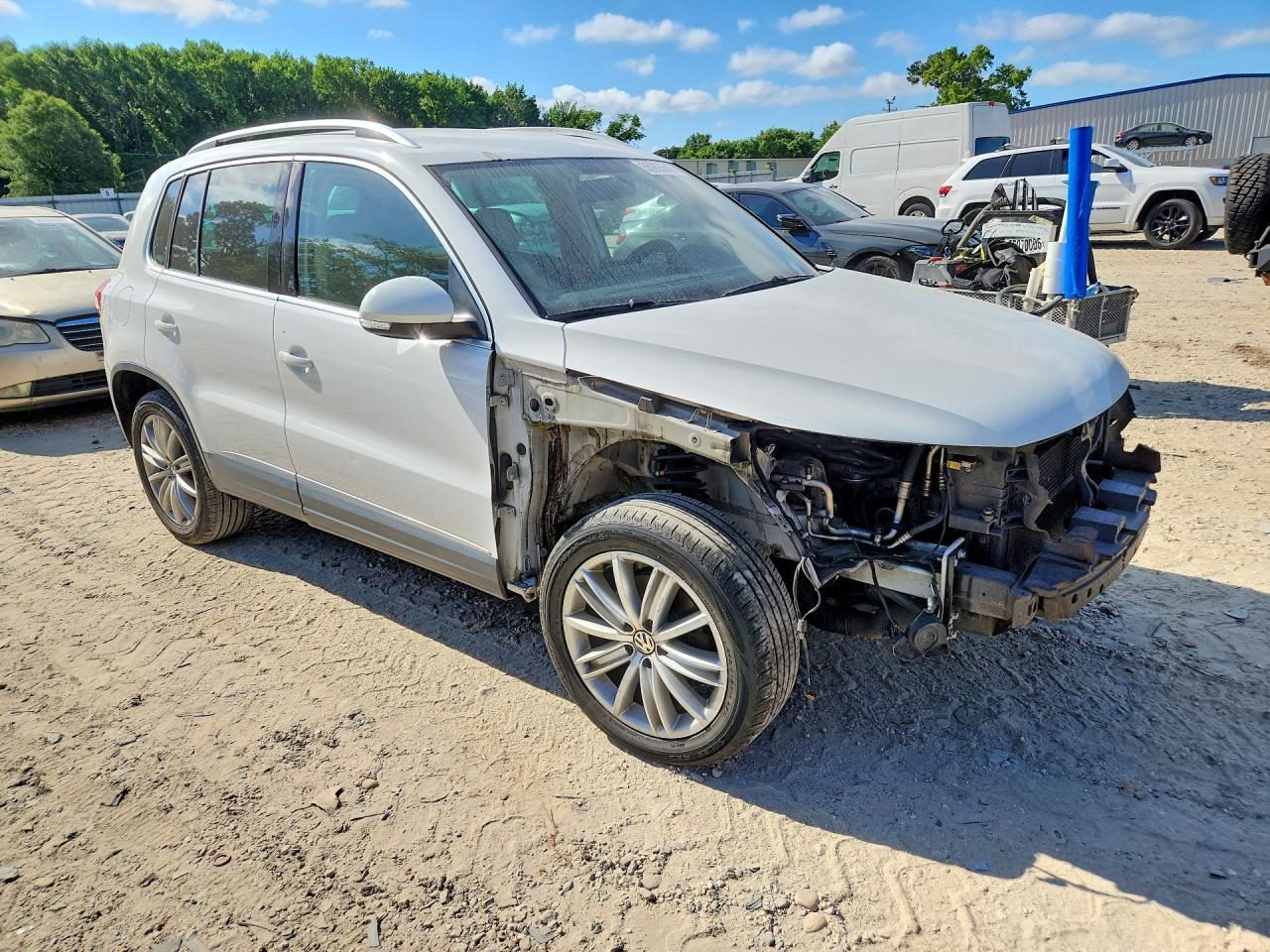 2014 Volkswagen Tiguan S - zdjęcie 4