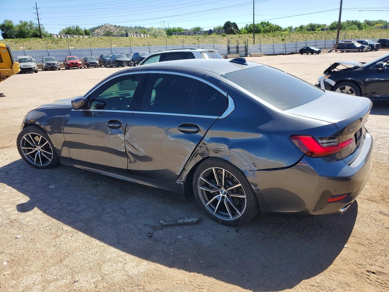 2020 BMW Seria 3 330i - zdjęcie 2