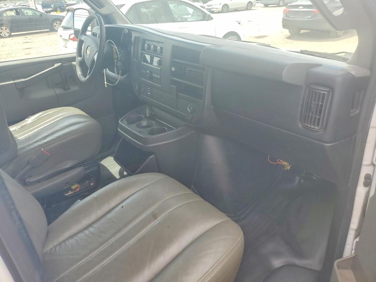 2016 Chevrolet Express G2500 - zdjęcie 8