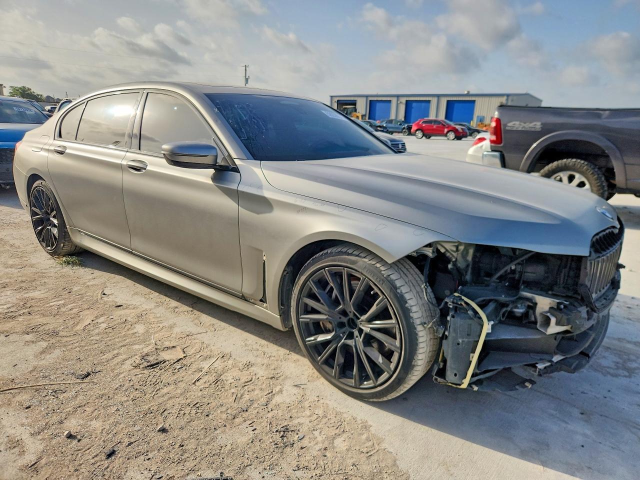 2022 BMW 750 Xi - zdjęcie 4