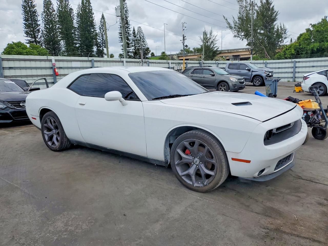 2015 Dodge Challenger Sxt - zdjęcie 4