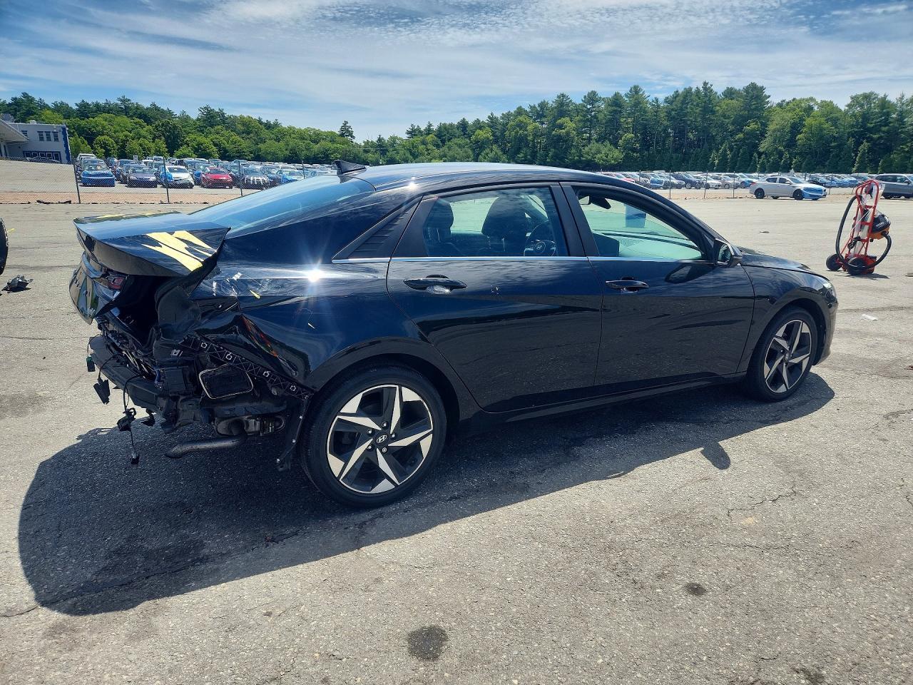 2022 Hyundai Elantra Limited - zdjęcie 3