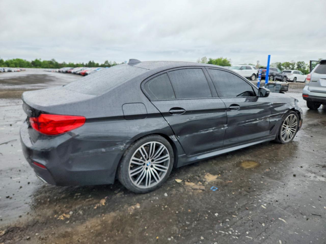 2020 BMW Seria 5 540i - zdjęcie 3