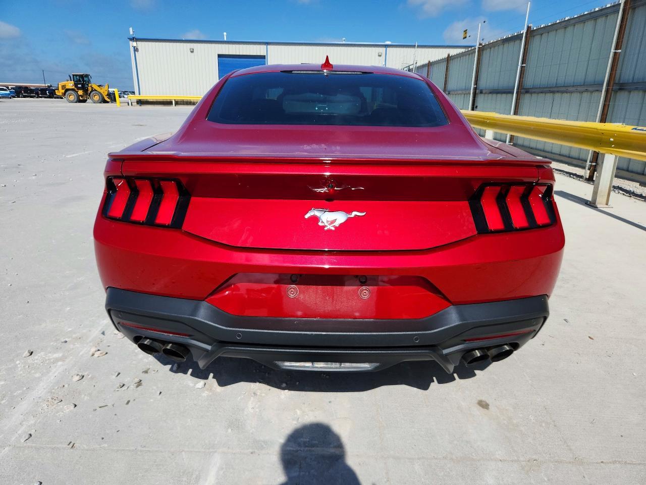 2024 Ford Mustang - zdjęcie 6