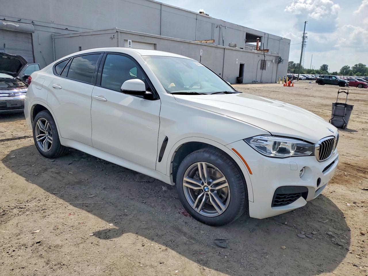2015 BMW X6 xDrive50I - zdjęcie 4
