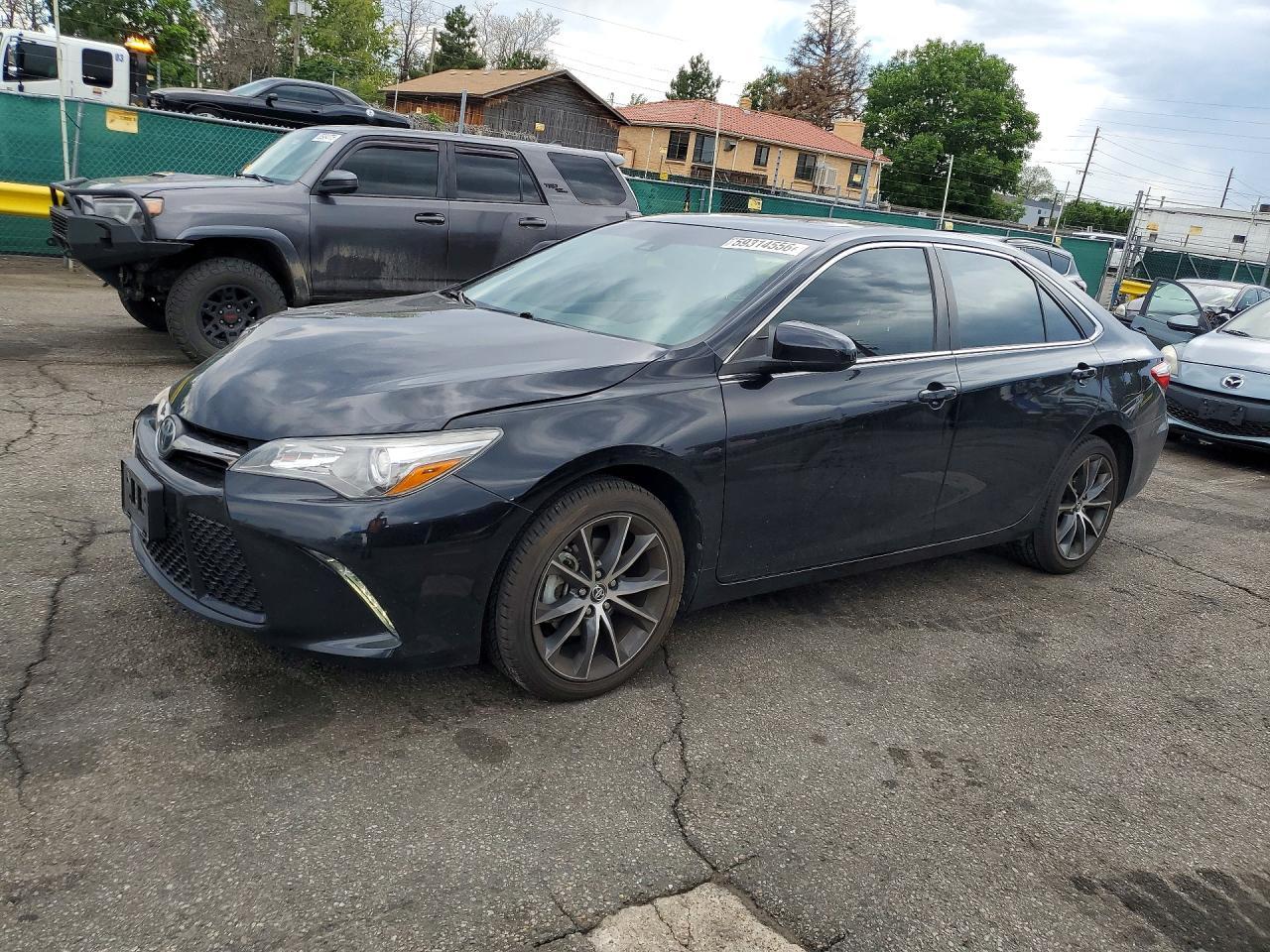 2016 Toyota Camry Xse - zdjęcie główne