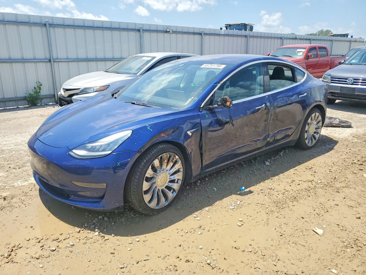 2018 Tesla Model 3 - zdjęcie główne
