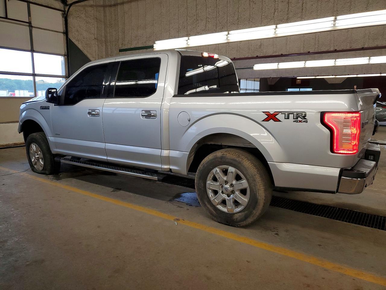 2015 Ford F150 Supercrew - zdjęcie 2