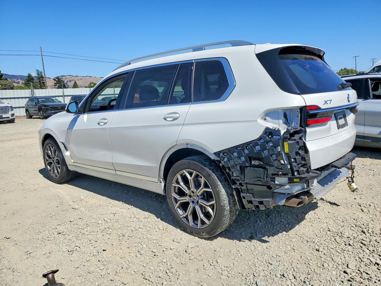 2025 BMW X7 xDrive40I - zdjęcie 2