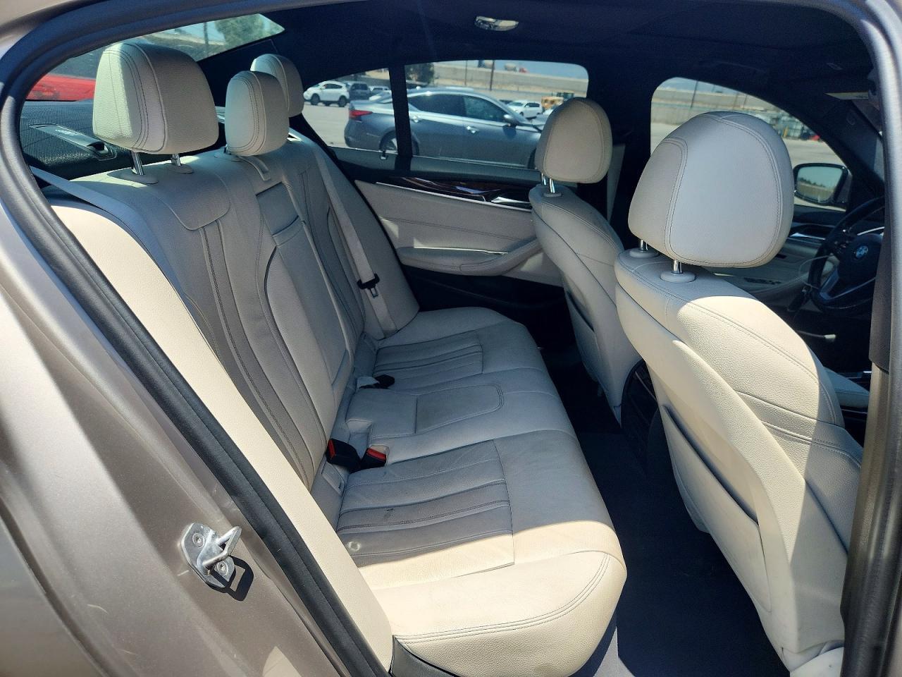 2017 BMW 530 I - zdjęcie 10