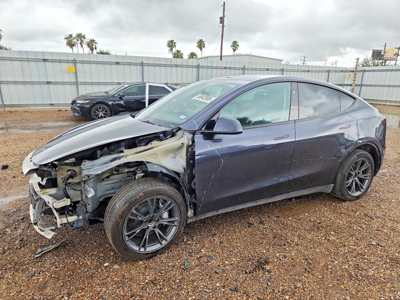 2024 Tesla Model Y - zdjęcie główne