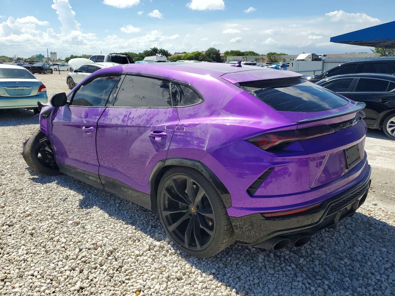 2022 Lamborghini Urus - zdjęcie 2