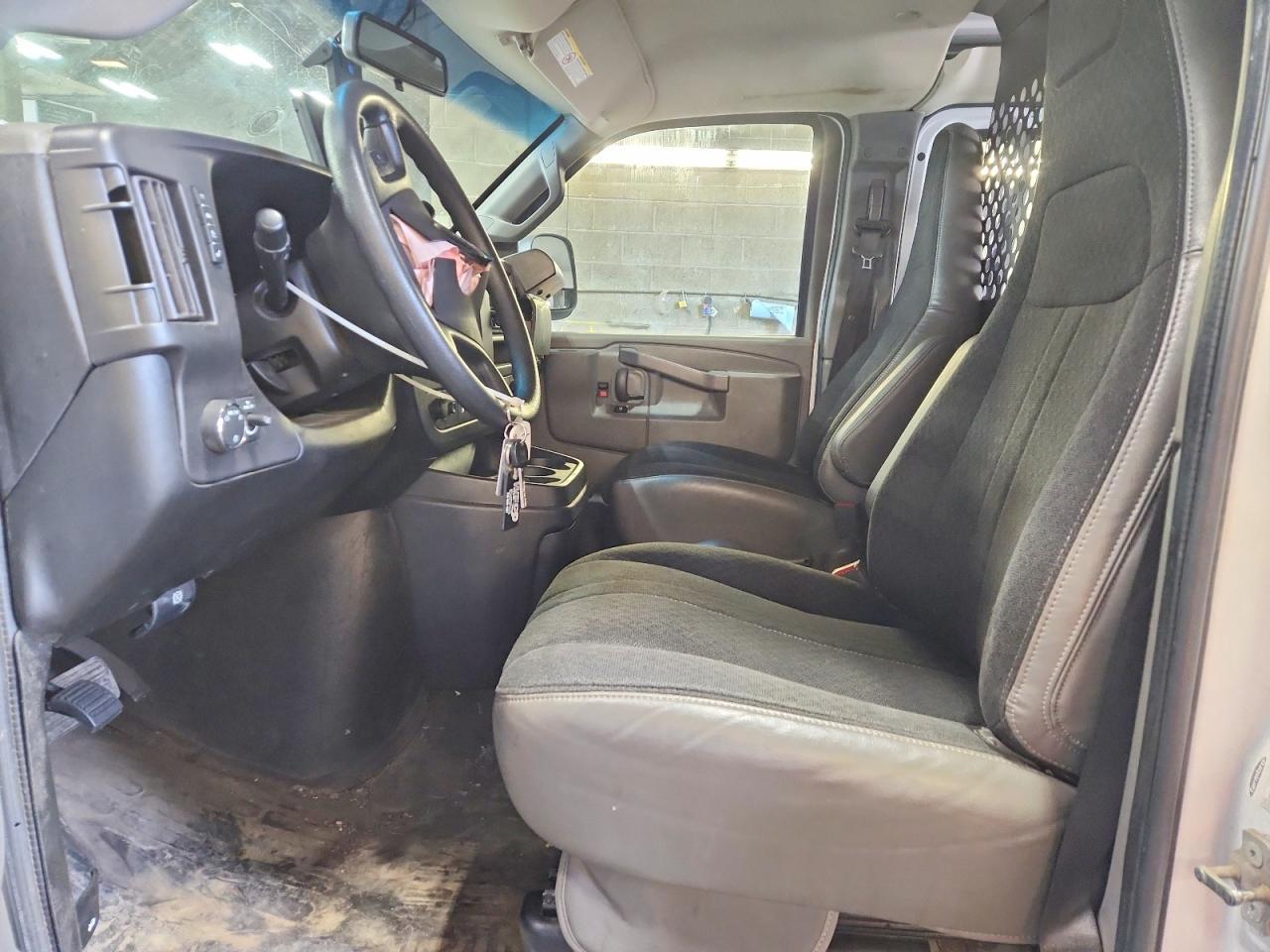 2022 GMC Savana G2500 - zdjęcie 7