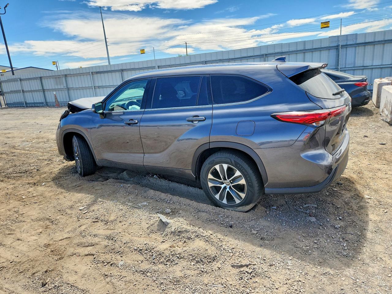 2021 Toyota Highlander Xle - zdjęcie 2