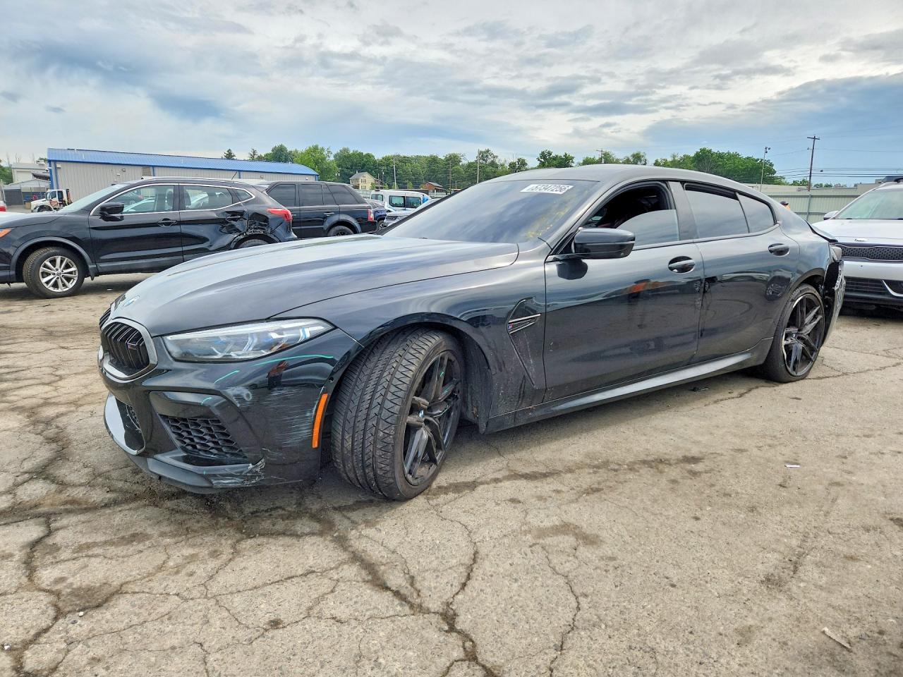 2022 BMW M8 - zdjęcie główne