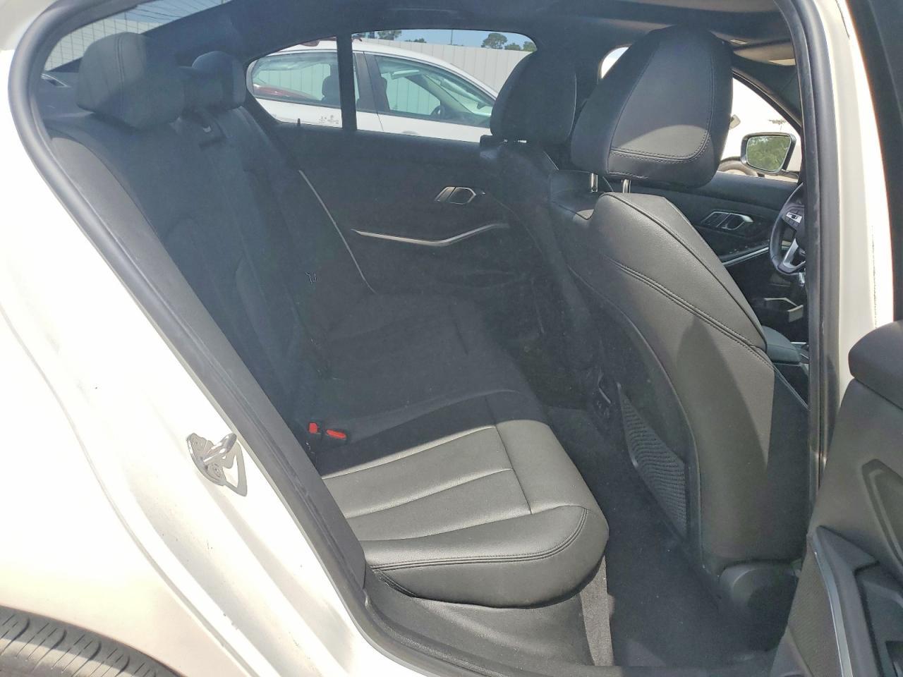 2019 BMW Seria 3 330i - zdjęcie 10