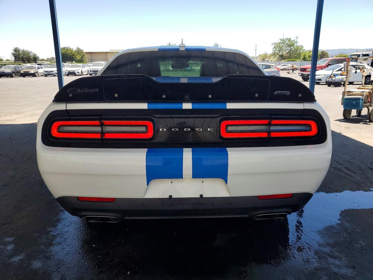 2016 Dodge Challenger R - zdjęcie 6