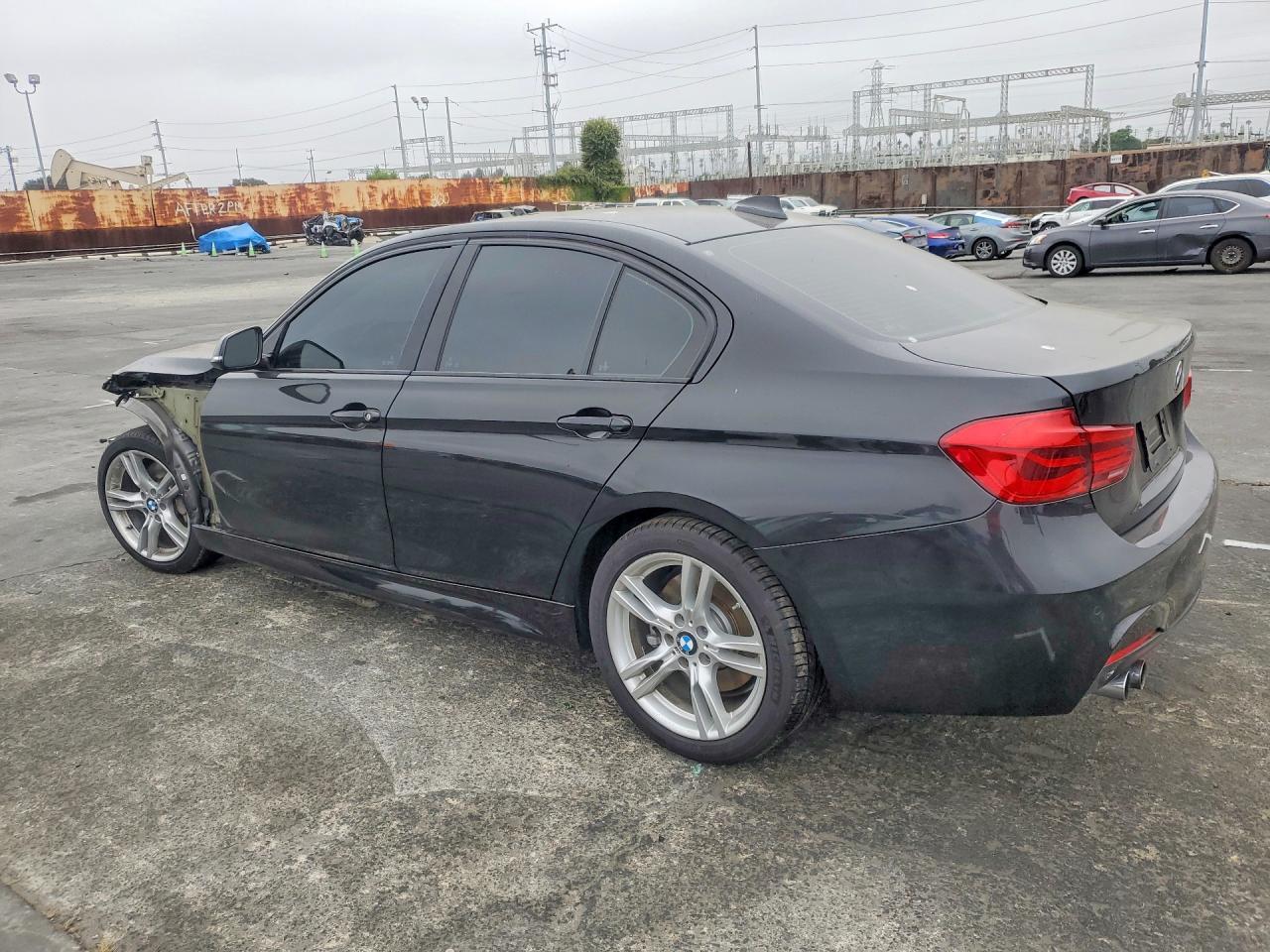 2017 BMW 330 I - zdjęcie 2