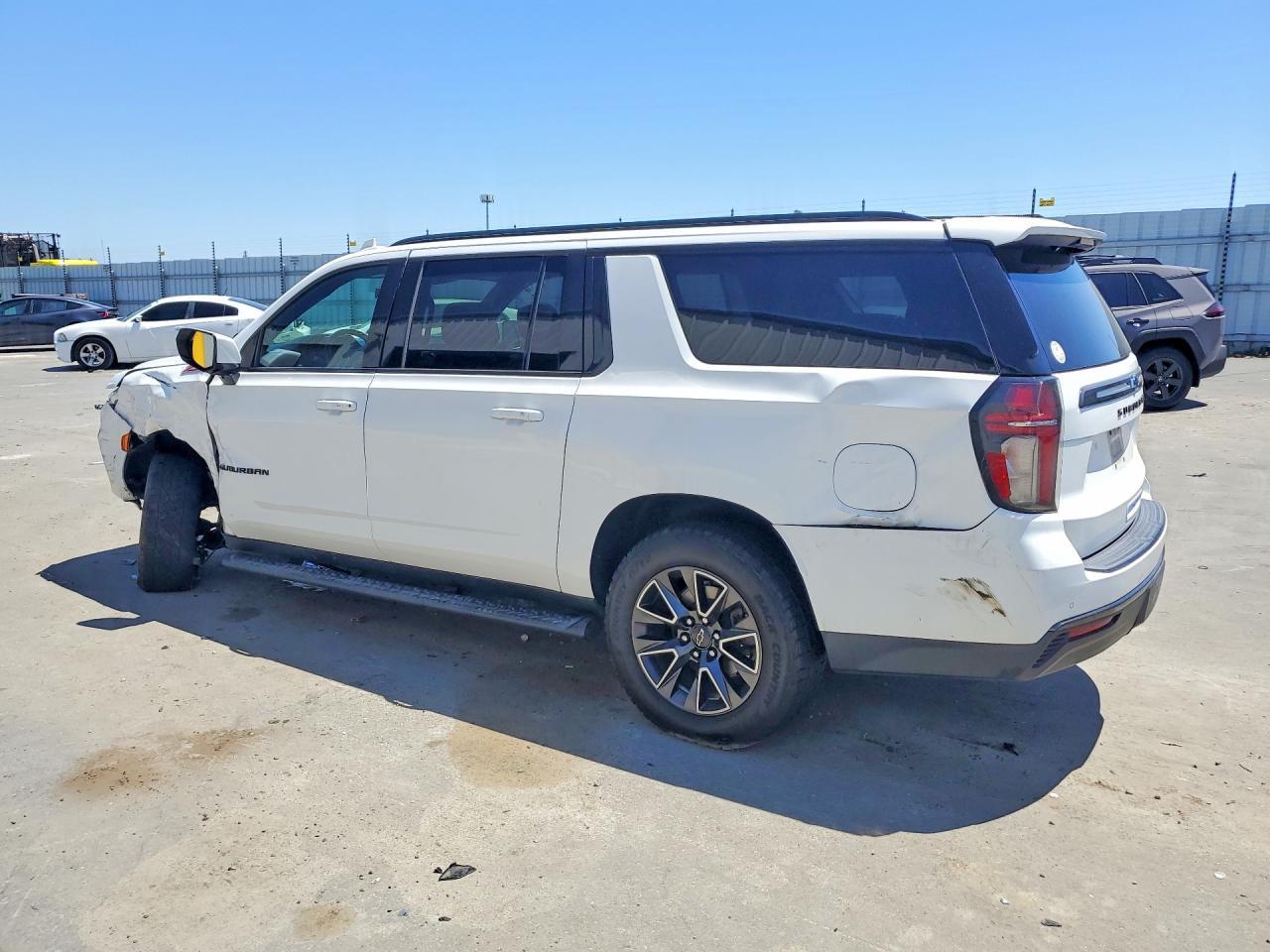 2021 Chevrolet Suburban K1500 Z71 - zdjęcie 2