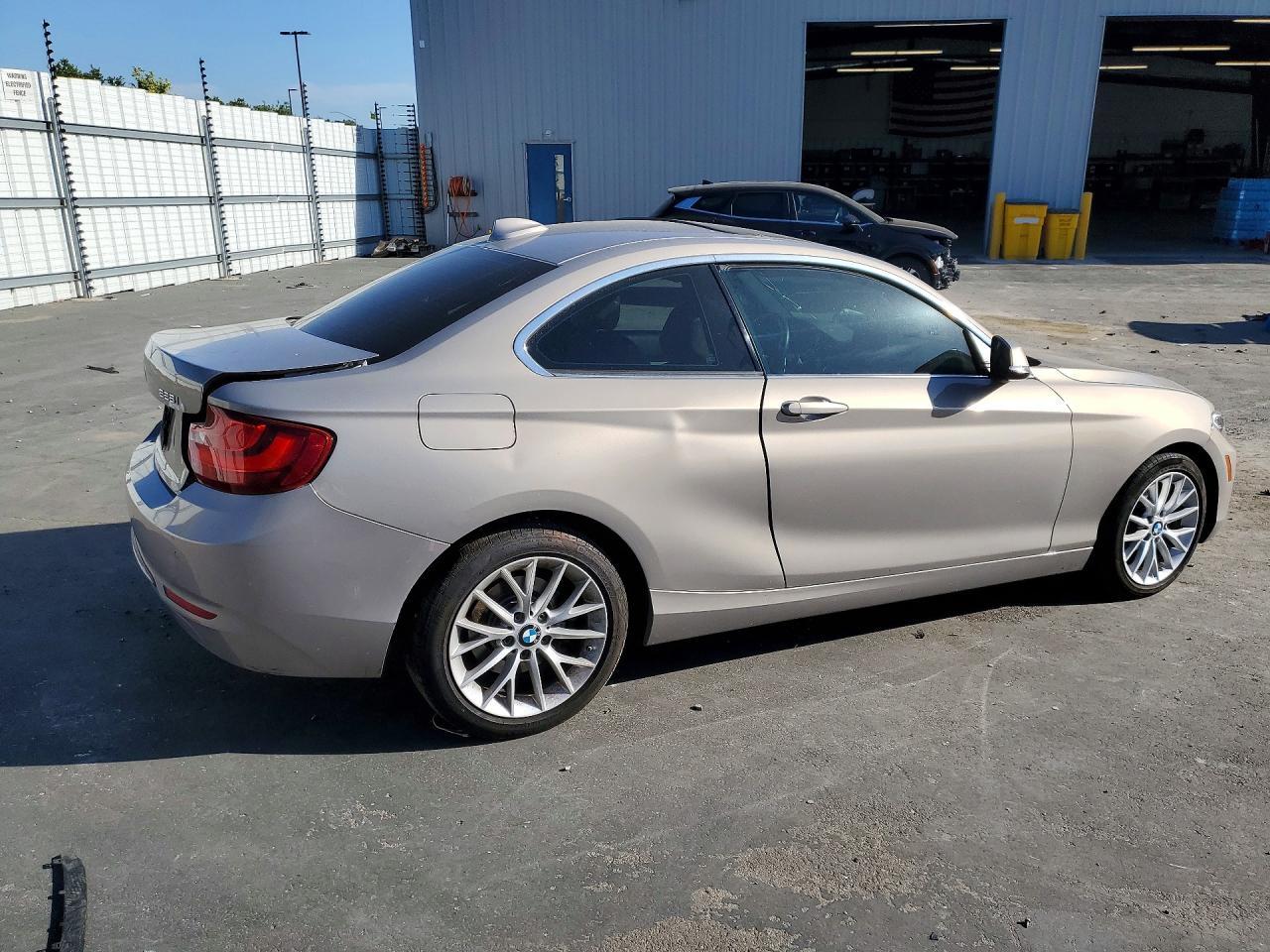 BMW Seria 2 - zdjęcie 3