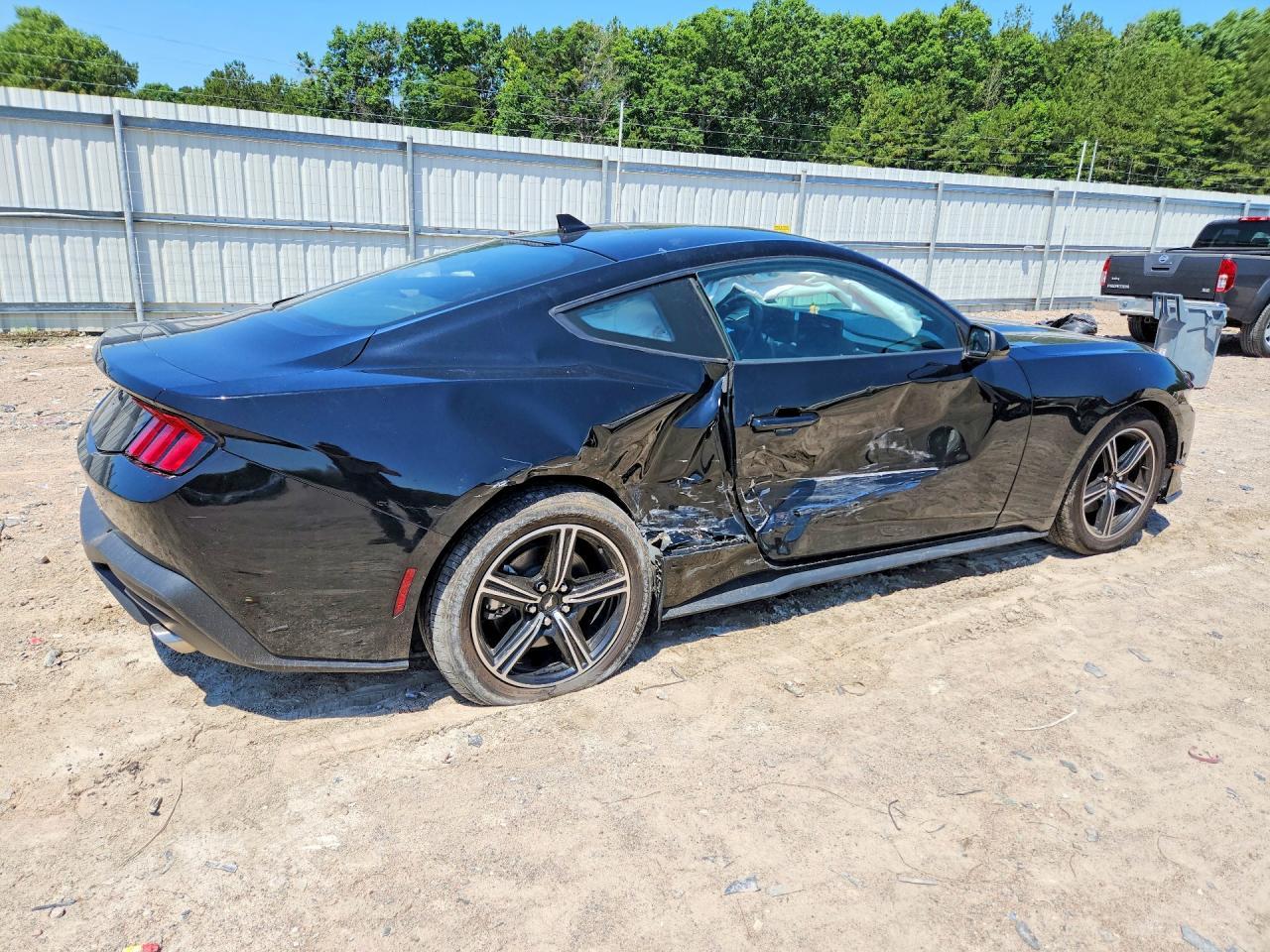 2024 Ford Mustang - zdjęcie 3