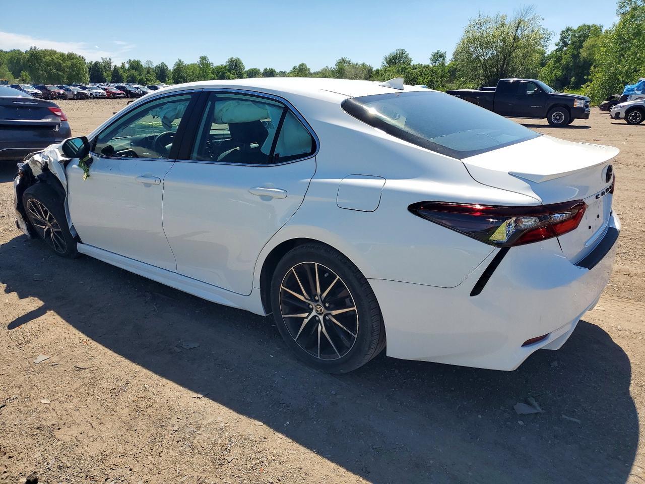 2024 Toyota Camry Se - zdjęcie 2