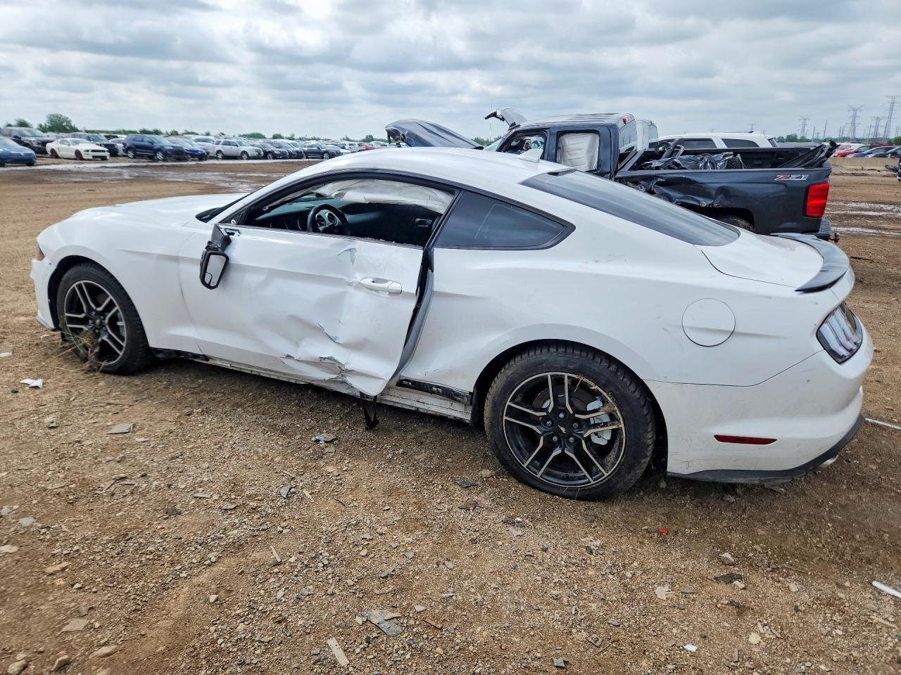 2020 Ford Mustang - zdjęcie 2