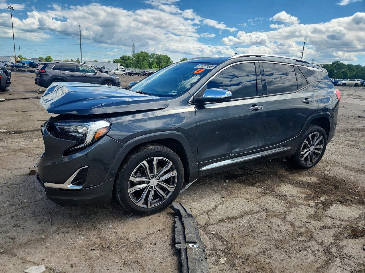 2019 GMC Terrain Denali - zdjęcie główne