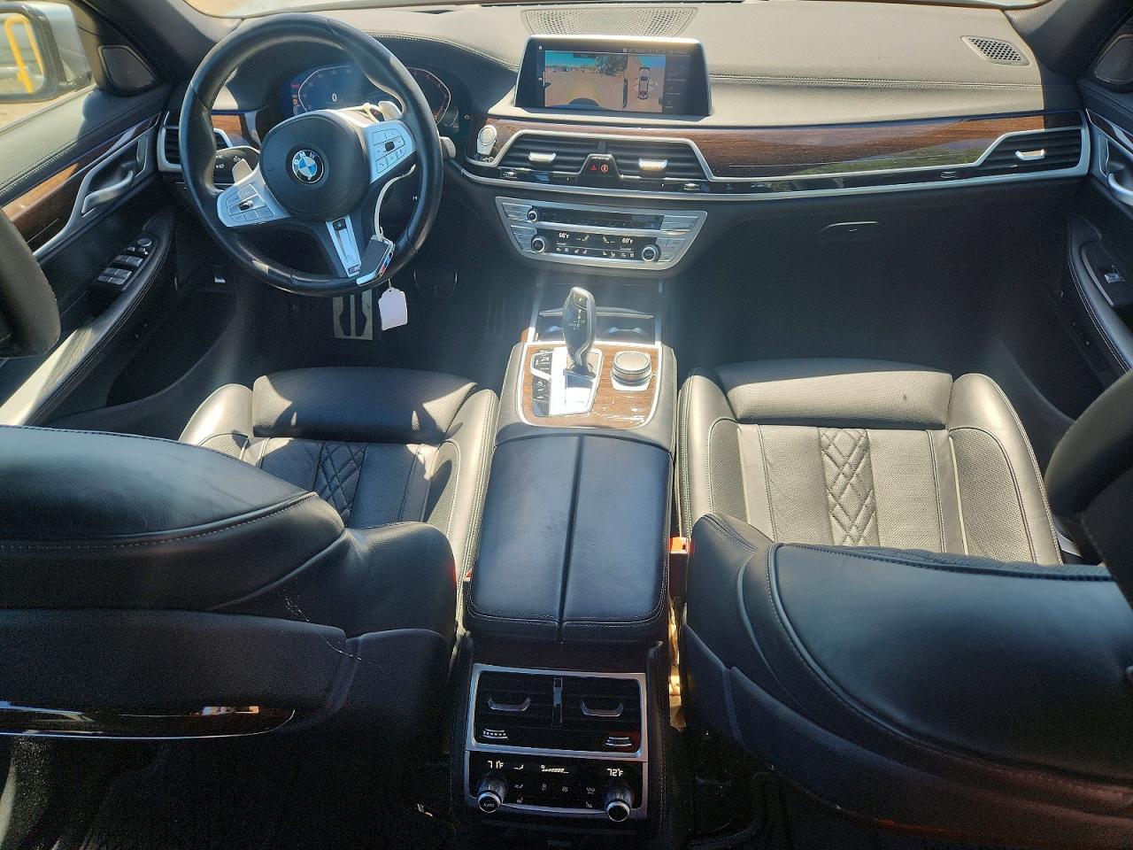 2021 BMW Seria 7 740i - zdjęcie 8