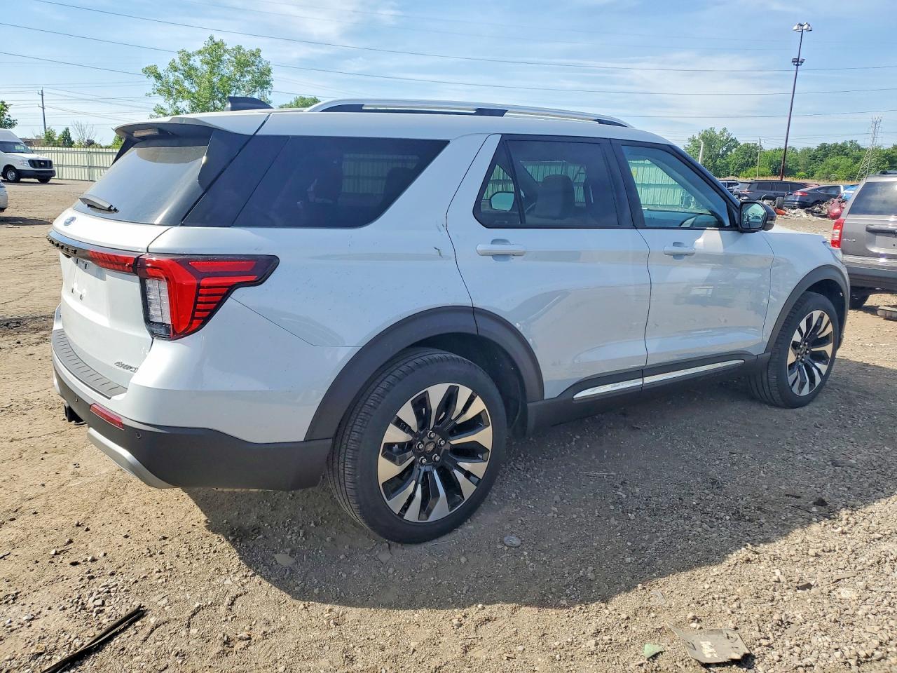 2025 Ford Explorer Platinum - zdjęcie 3