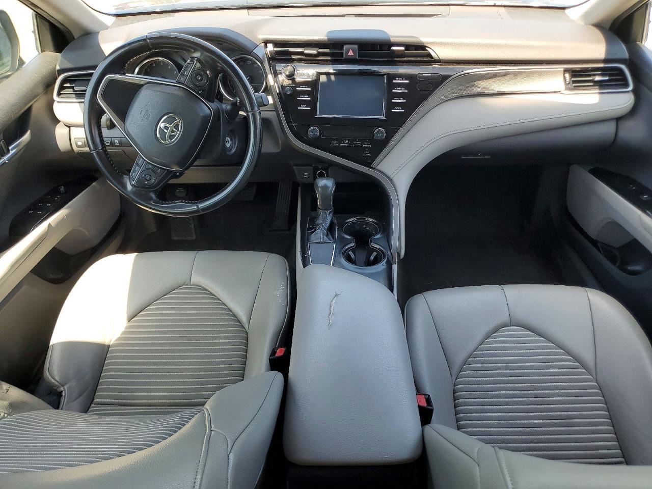 2019 Toyota Camry Se - zdjęcie 8