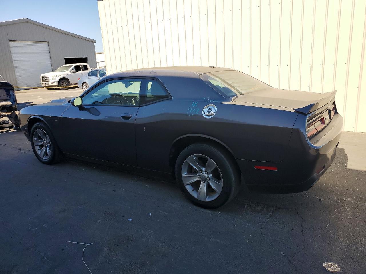 2022 Dodge Challenger Sxt - zdjęcie 2