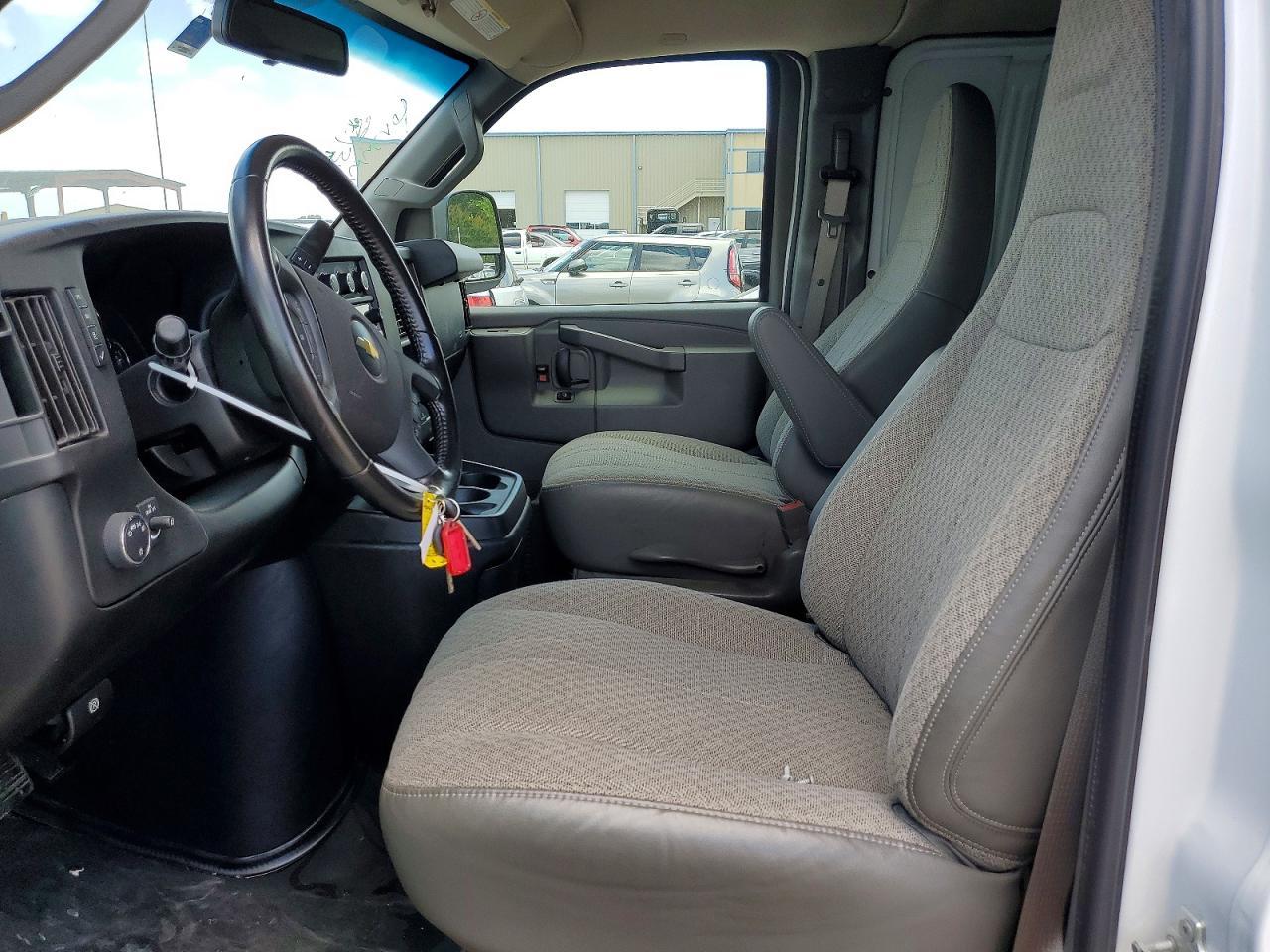 2020 Chevrolet Express G2500 - zdjęcie 7