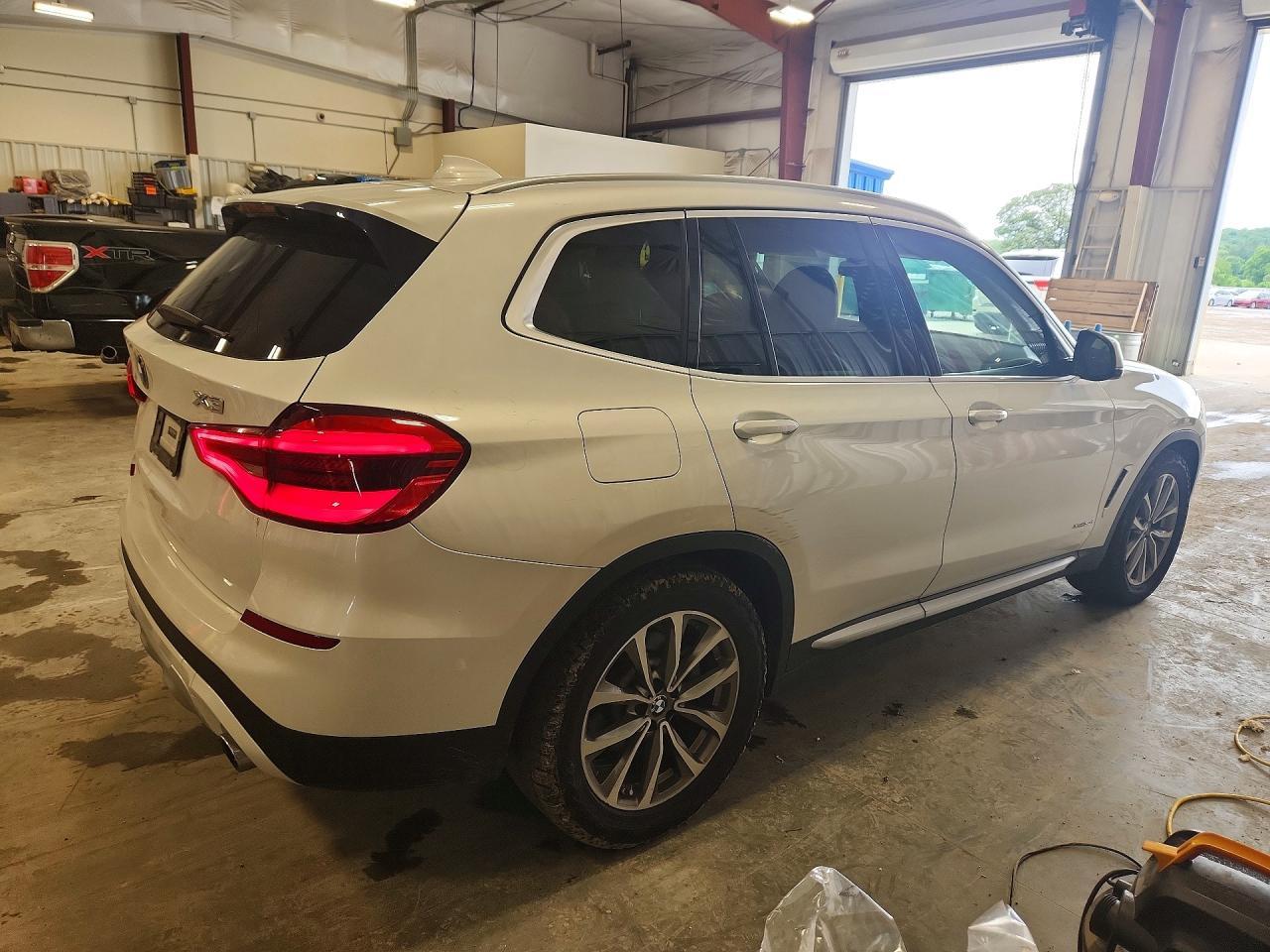 2018 BMW X3 xDrive30I - zdjęcie 3
