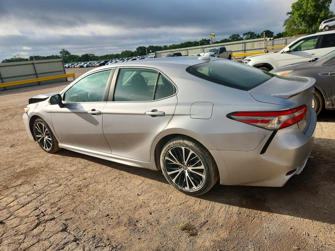 2019 Toyota Camry Se - zdjęcie 2
