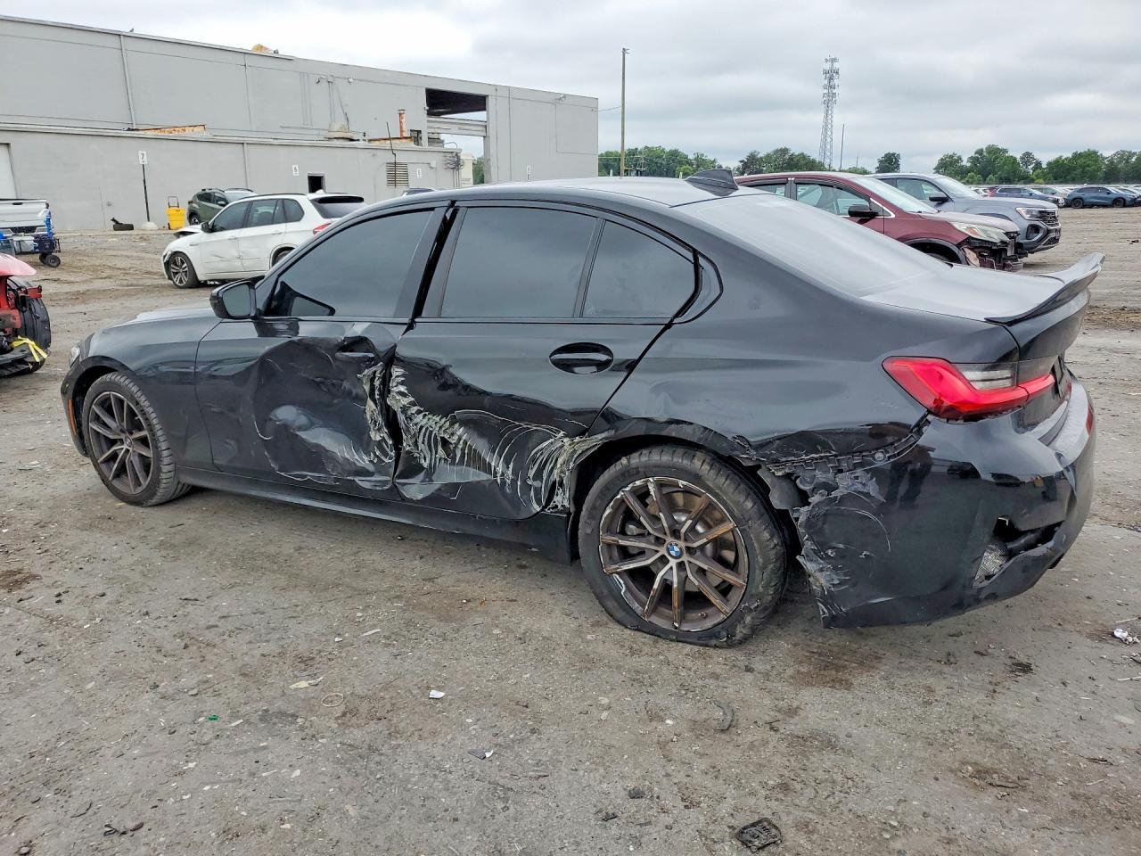 2020 BMW 330I - zdjęcie 2