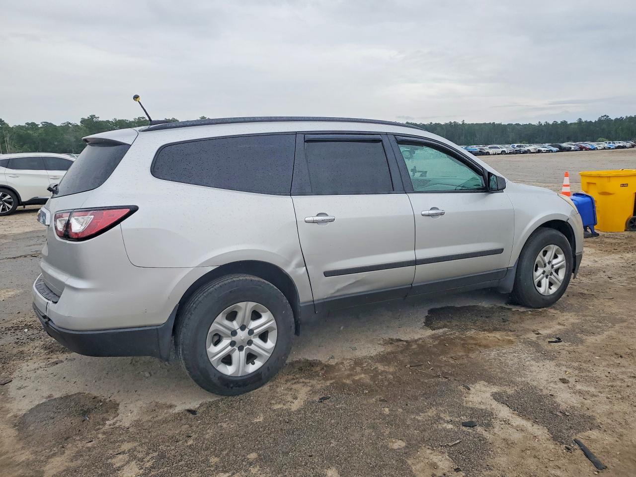 2016 Chevrolet Traverse Ls - zdjęcie 5