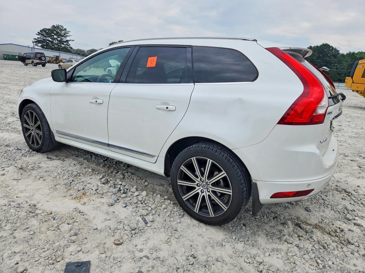 2015 Volvo Xc60 T6 Platinum - zdjęcie 2