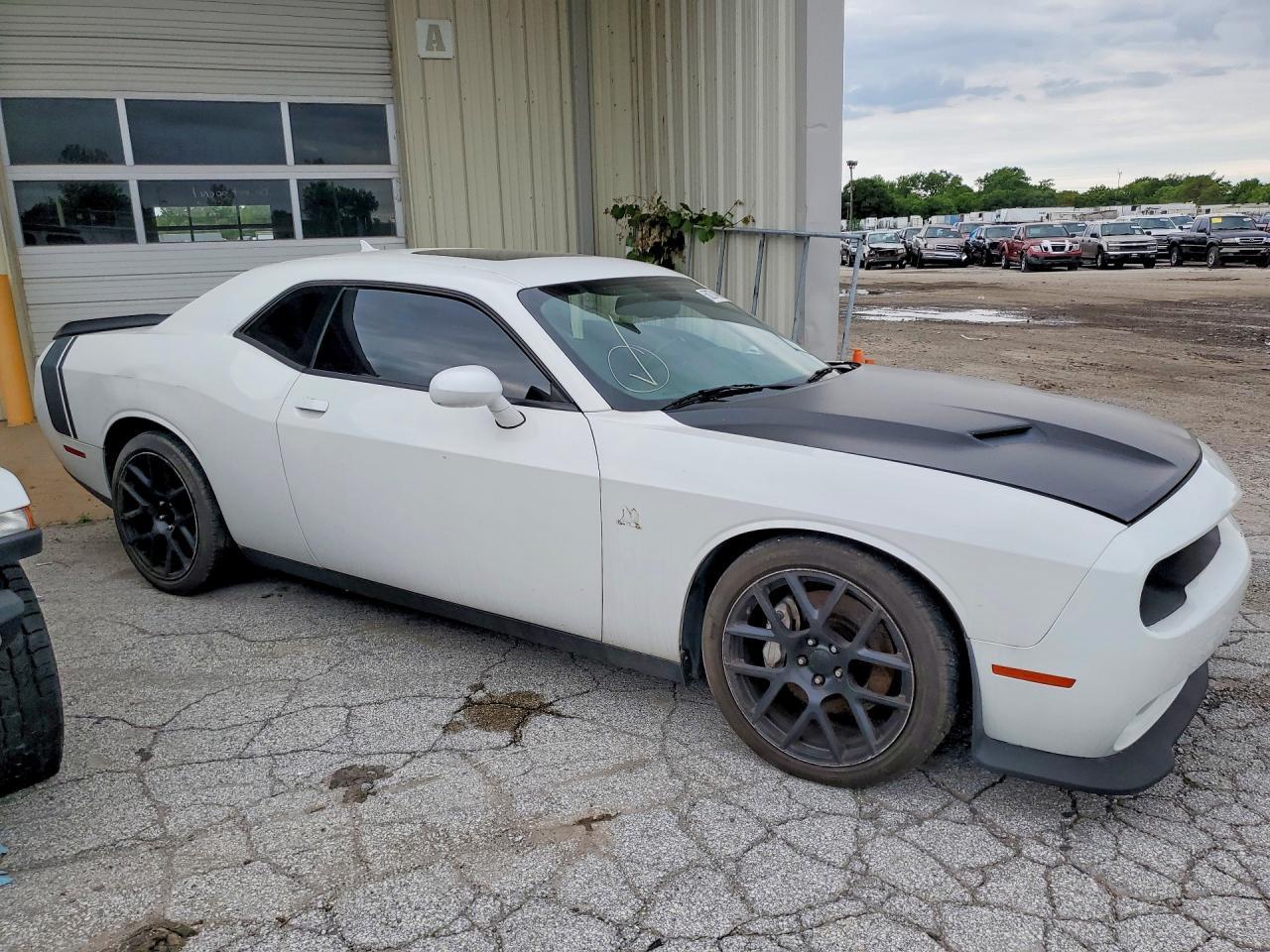 2016 Dodge Challenger R - zdjęcie 4
